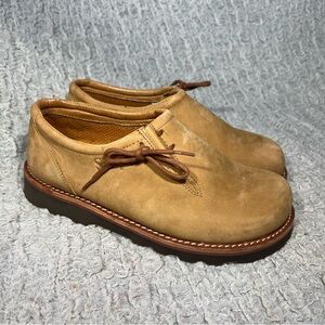 Simple Shoes. Tan Clogs.
